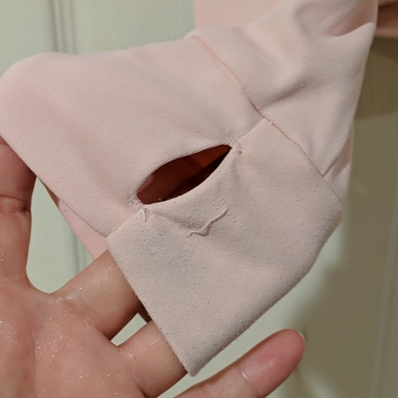 Sport shirt w/ thumb holes - Picture 2 of 4